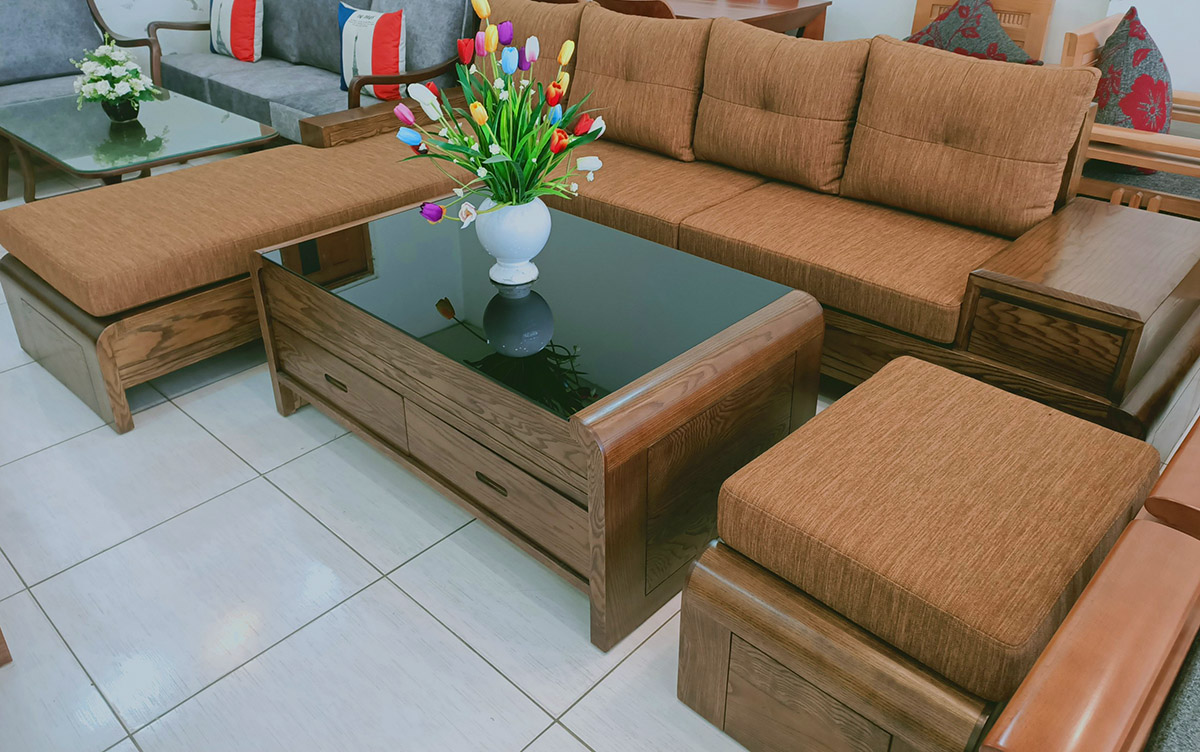 Sofa góc chữ L với màu nệm tương đồng màu gỗ bắt mắt
